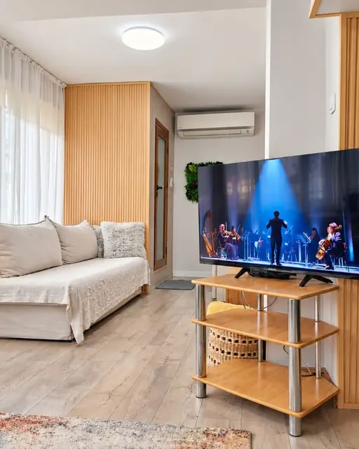 Living room with TV, Green Terrace